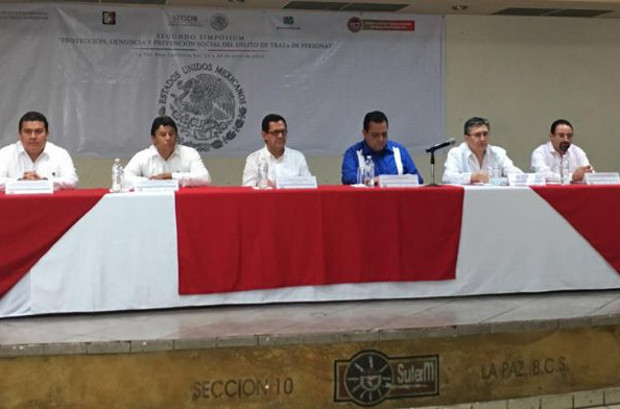  La CNDH celebra mesa de diálogo entre el gobierno y la CNTE