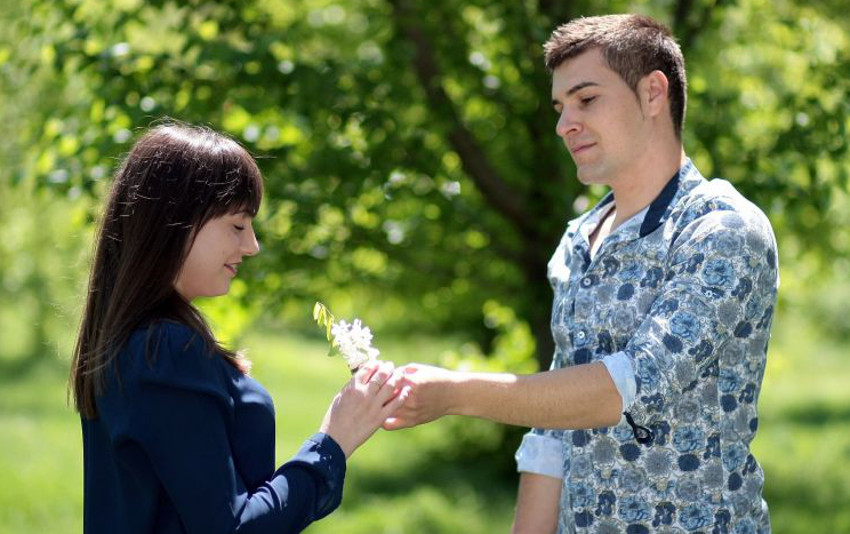couple-1363950_1920