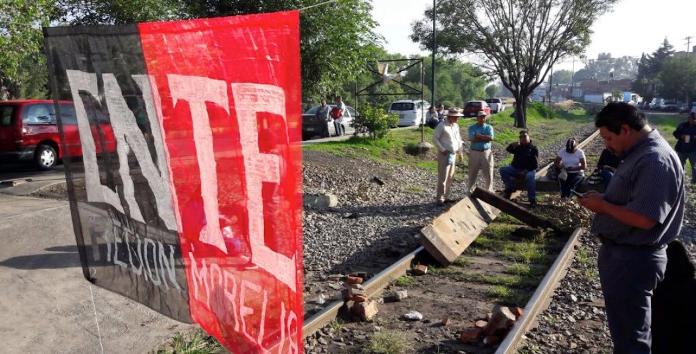  CNTE en Michoacán vuelve a bloquear vías férreas en tres puntos